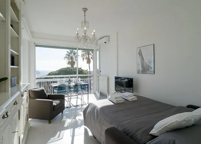 Guesthost - Seaview Terrace Mini Flat * San Remo