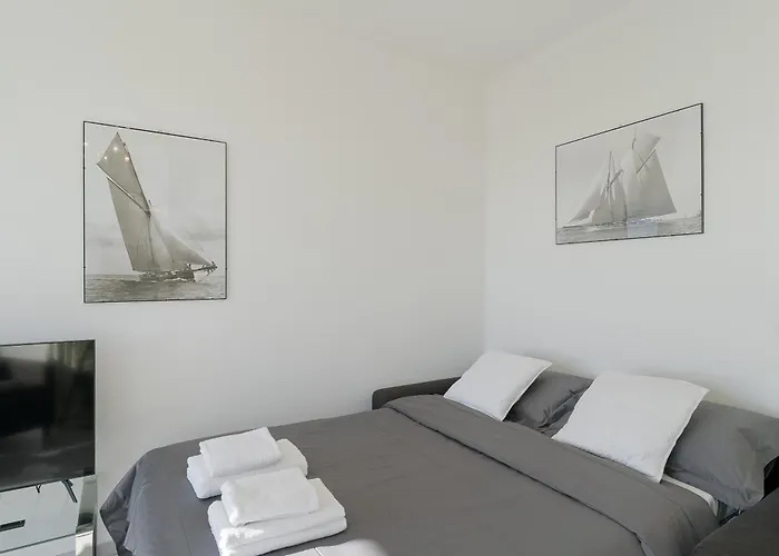 Guesthost - Seaview Terrace Mini Flat San Remo