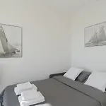 Guesthost - Seaview Terrace Mini Flat 圣雷默