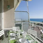 Guesthost - Seaview Terrace Mini Flat 公寓