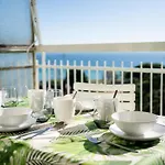 Guesthost - Seaview Terrace Mini Flat * 圣雷默