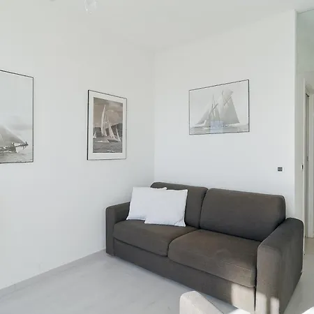 Seaview Terrace Mini Flat *