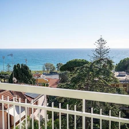 Guesthost - Seaview Terrace Mini Flat Appartement San Remo