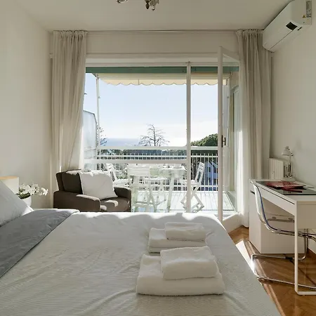 Guesthost - Seaview Terrace Mini Flat Apartment